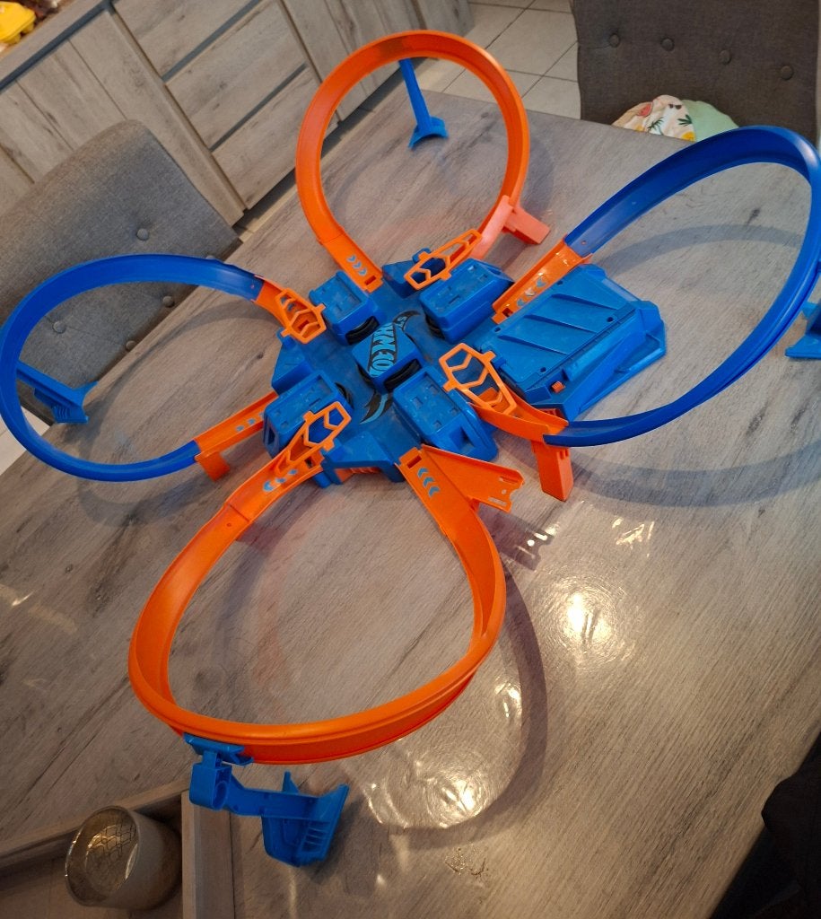 Hot wheels baan, Kinderen en Baby's, Speelgoed | Racebanen, Ophalen, Racebaan, Zo goed als nieuw, Hot Wheels