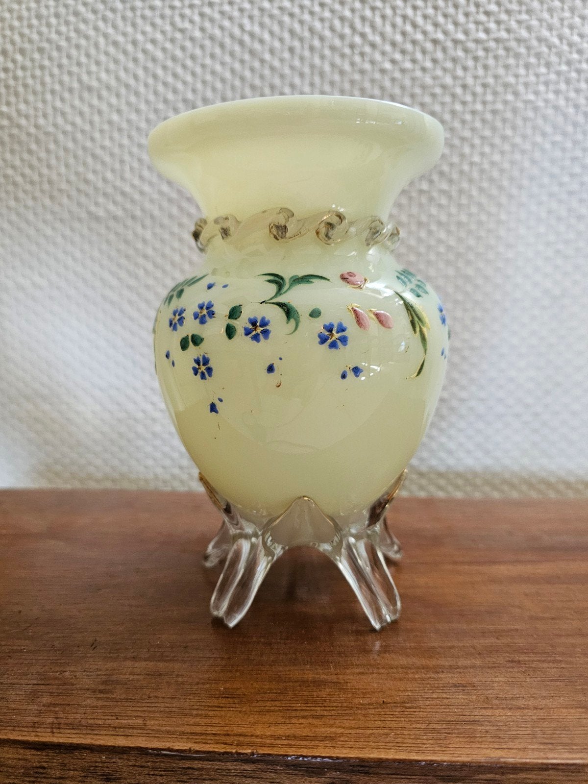 Opaline vaas uraniumglas vaseline met korenbloemen, Antiquités & Art, Enlèvement ou Envoi