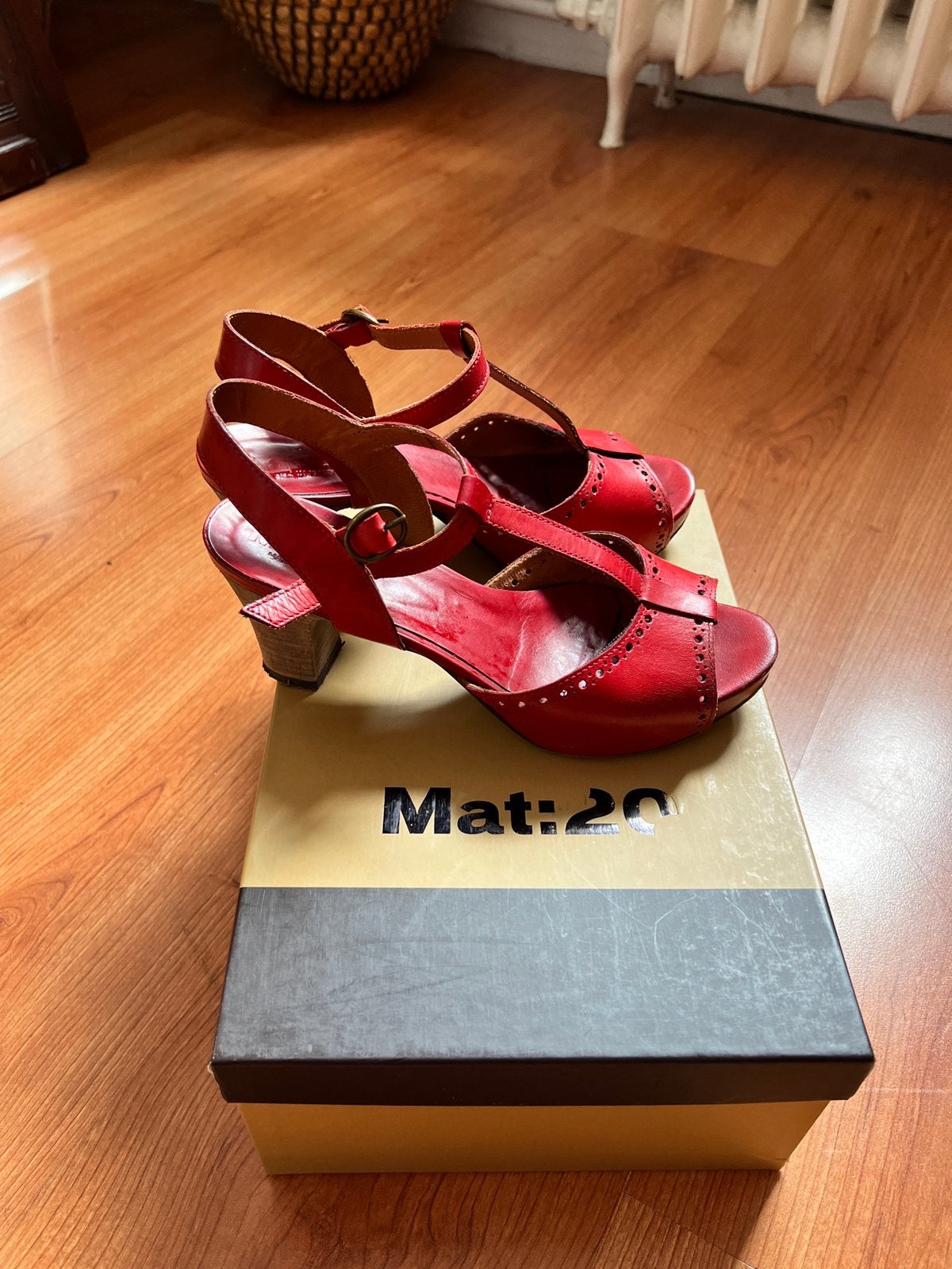 Rode hakschoentjes in leder, Ophalen, Pumps, Gedragen, Rood