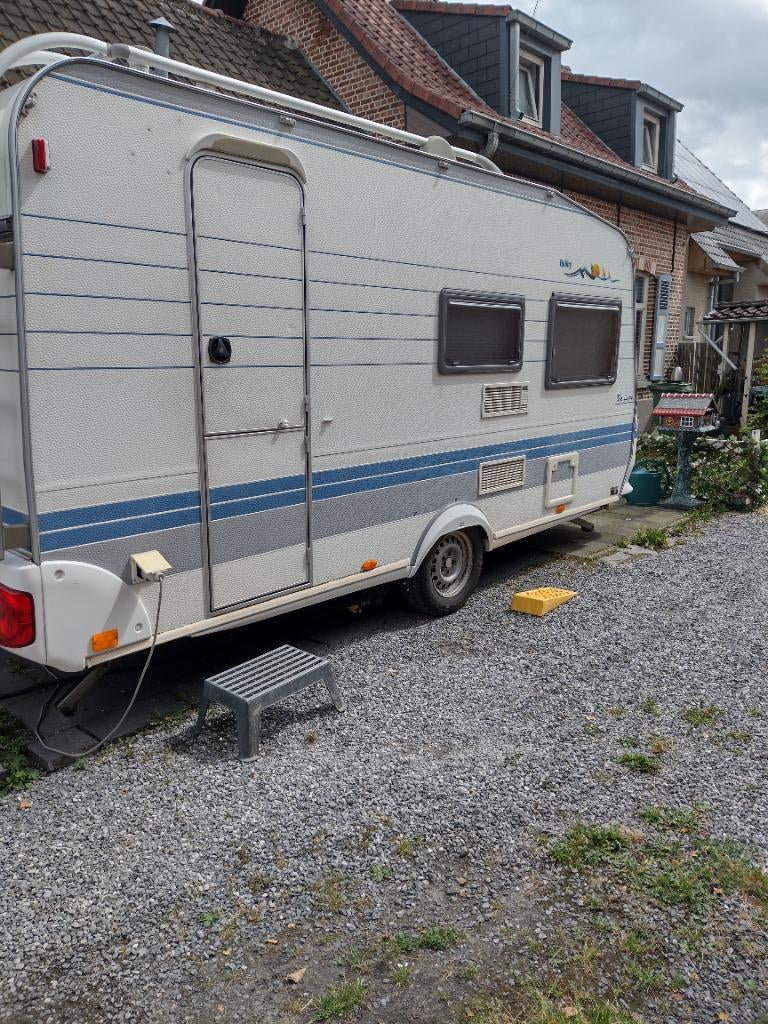 Caravan hobby de luxe 450, Caravans en Kamperen, Caravans, Particulier, tot en met 4, 1000 - 1250 kg, Standaardzit, Hobby, Omvormbare zithoek