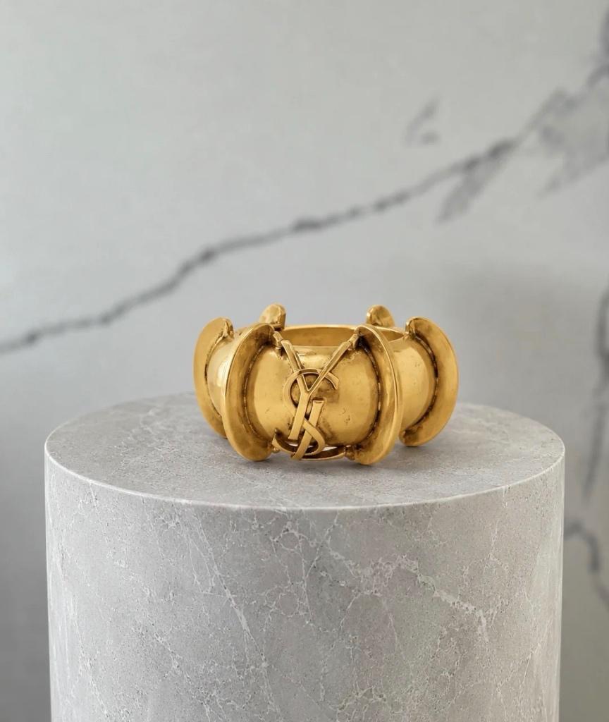 Bracelet YSL Saint Laurent Cassandre à manchette dorée, Envoi, Neuf