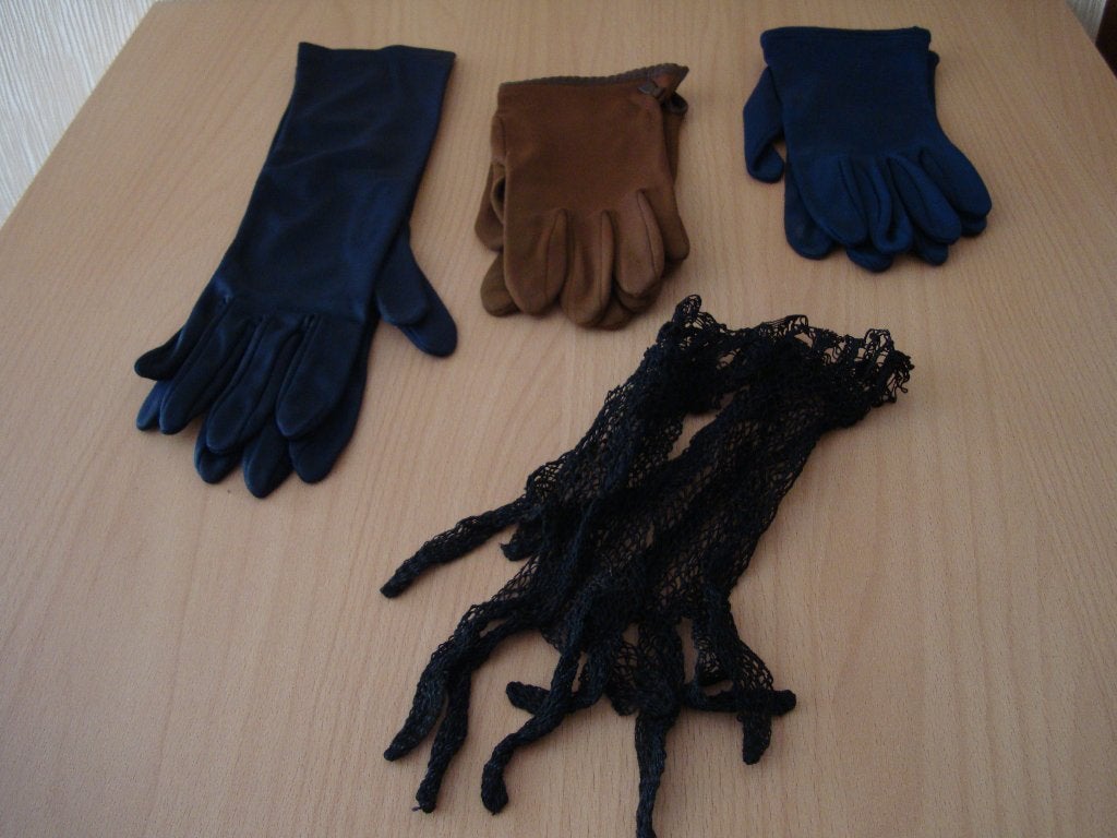 4 paires de gants - couleurs variées - parf. état - 20 €/lot, Enlèvement ou Envoi, Comme neuf, Taille 38/40 (M), Gants