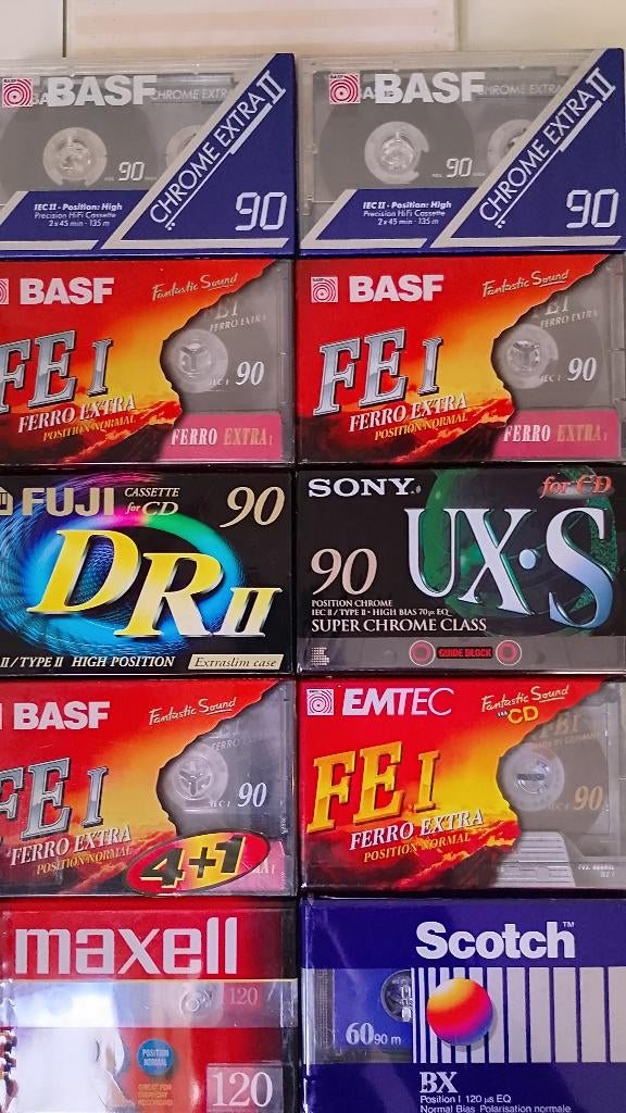 10 pneus à cassette Maxell & Tdk neufs, CD & DVD, Enlèvement ou Envoi, Neuf, dans son emballage, Avec boîte de rangement, étagère ou coffret