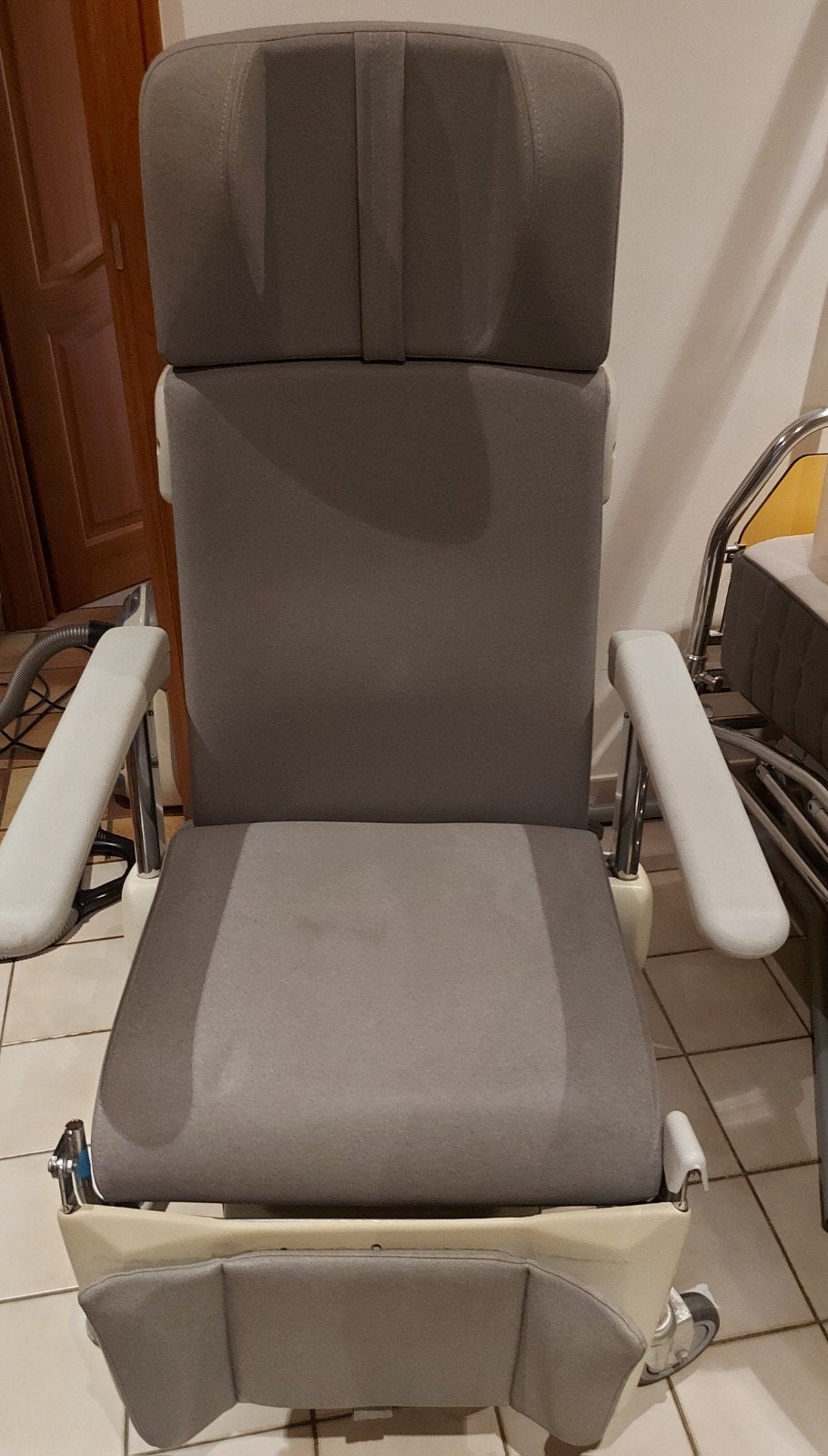 fauteuil de soins et de repos réglable de la gamme Avento, Enlèvement
