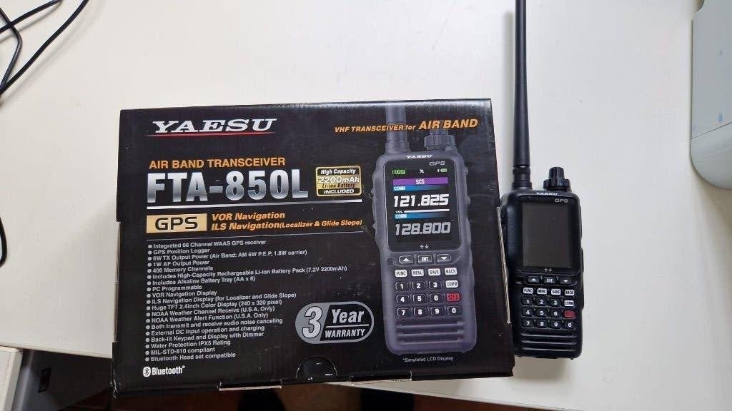 Yaesu FTA-850L luchtvaart portable, Telecommunicatie, Portofoons en Walkie-talkies, Ophalen of Verzenden, Zo goed als nieuw, Portofoon of Walkie-talkie