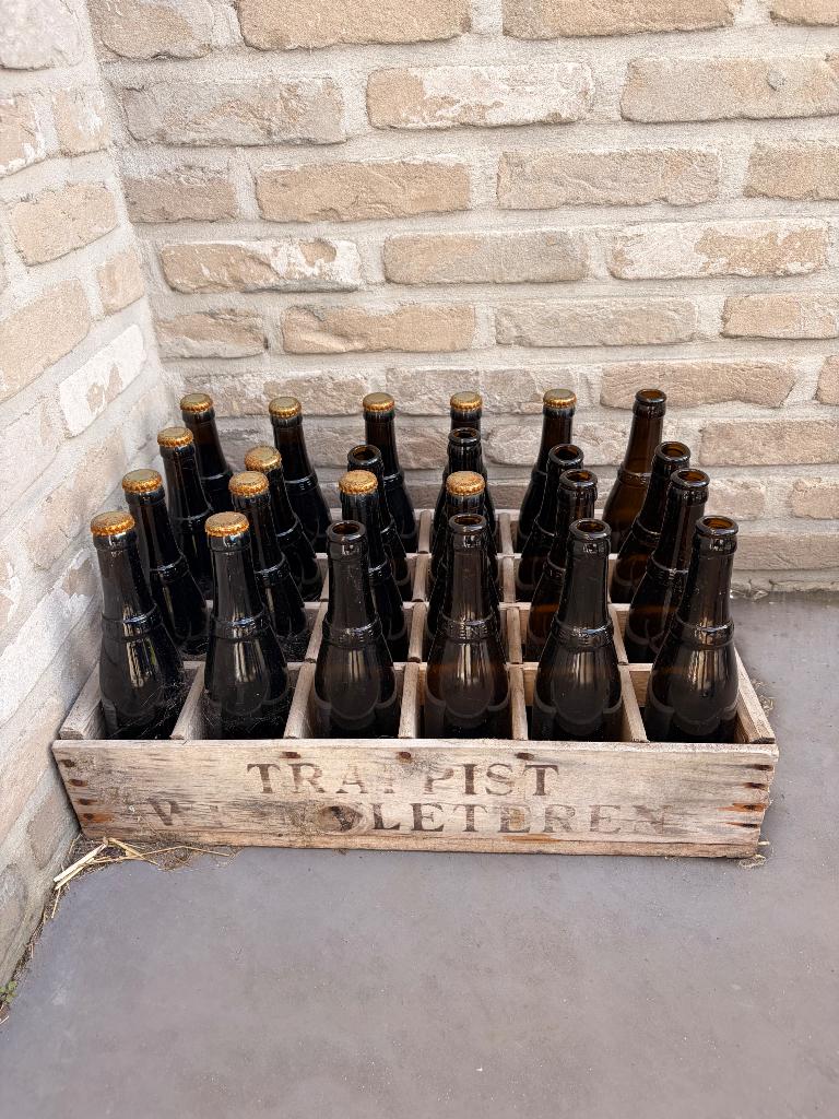 Westvleteren krat met 24 flessen (13 vol + 11 leeg), Collections, Marques de bière, Utilisé, Bouteille(s), Autres marques, Enlèvement
