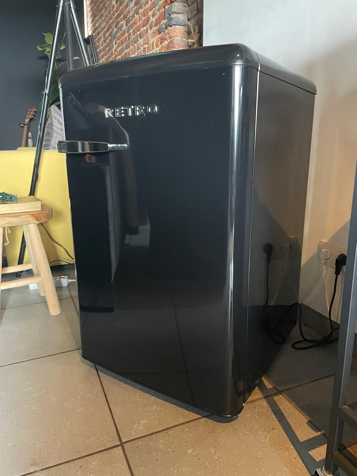 Réfrigérateur rétro noir 120 L – modèle de table, 100 à 150 litres, Enlèvement, Comme neuf, Sans bac à congélation