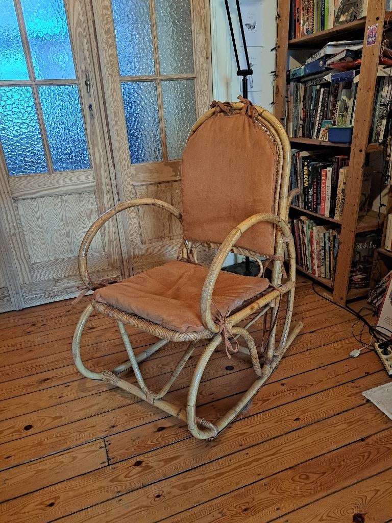 Fauteuil à bascule vintage en rotin, Antiquités & Art, Enlèvement