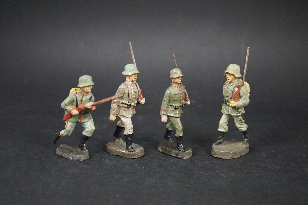 4 soldats allemands différents - ELASTOLIN, Enlèvement ou Envoi