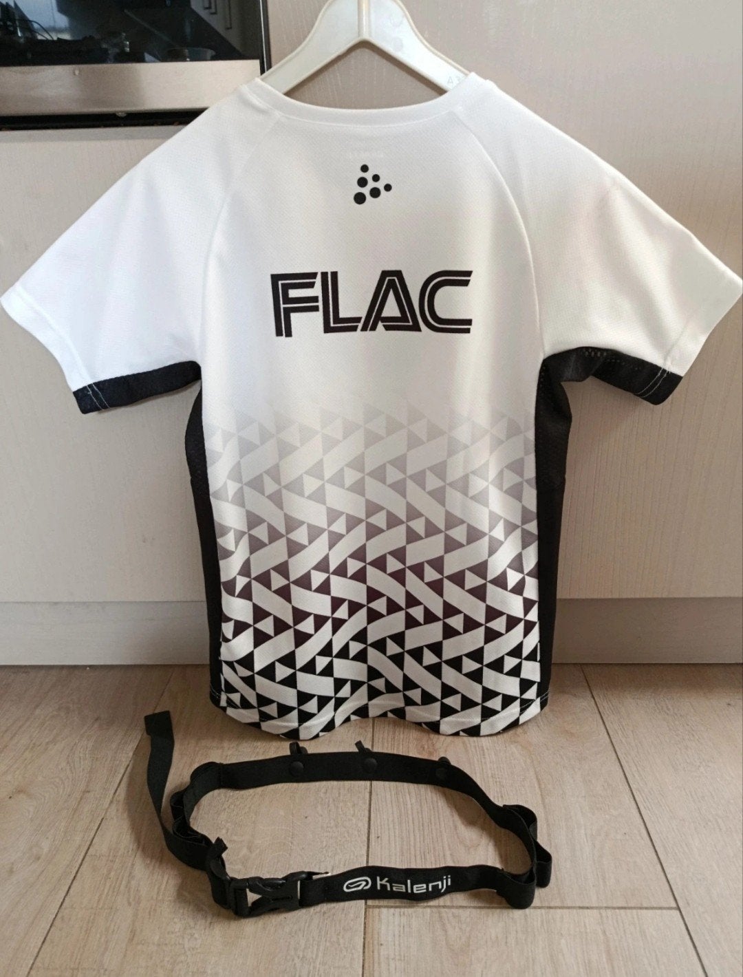 Clubshirt atletiek FLAC + riem met nummerhouder, Kinderen en Baby's, Ophalen, Jongen of Meisje, Sport- of Zwemkleding, Zo goed als nieuw