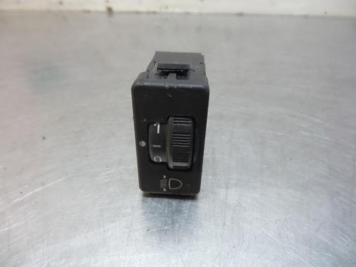 Commutateur phare hauteur réglable d'un Toyota Aygo (Aygo 0, -, Toyota, Utilisé, -