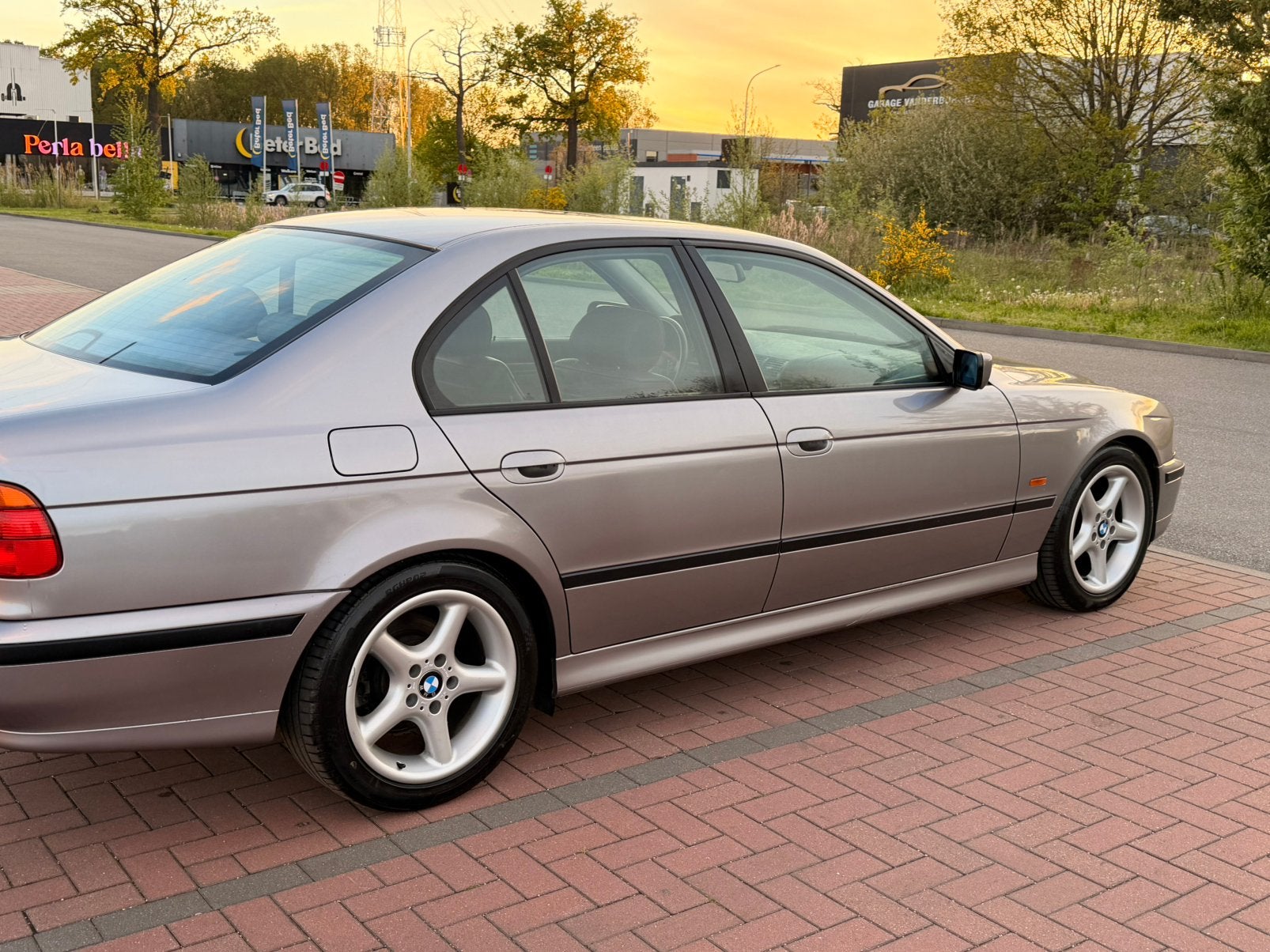 BMW 520I 1997 Automatique, Autos, Cuir, 110 kW, Carnet d'entretien, Autres couleurs