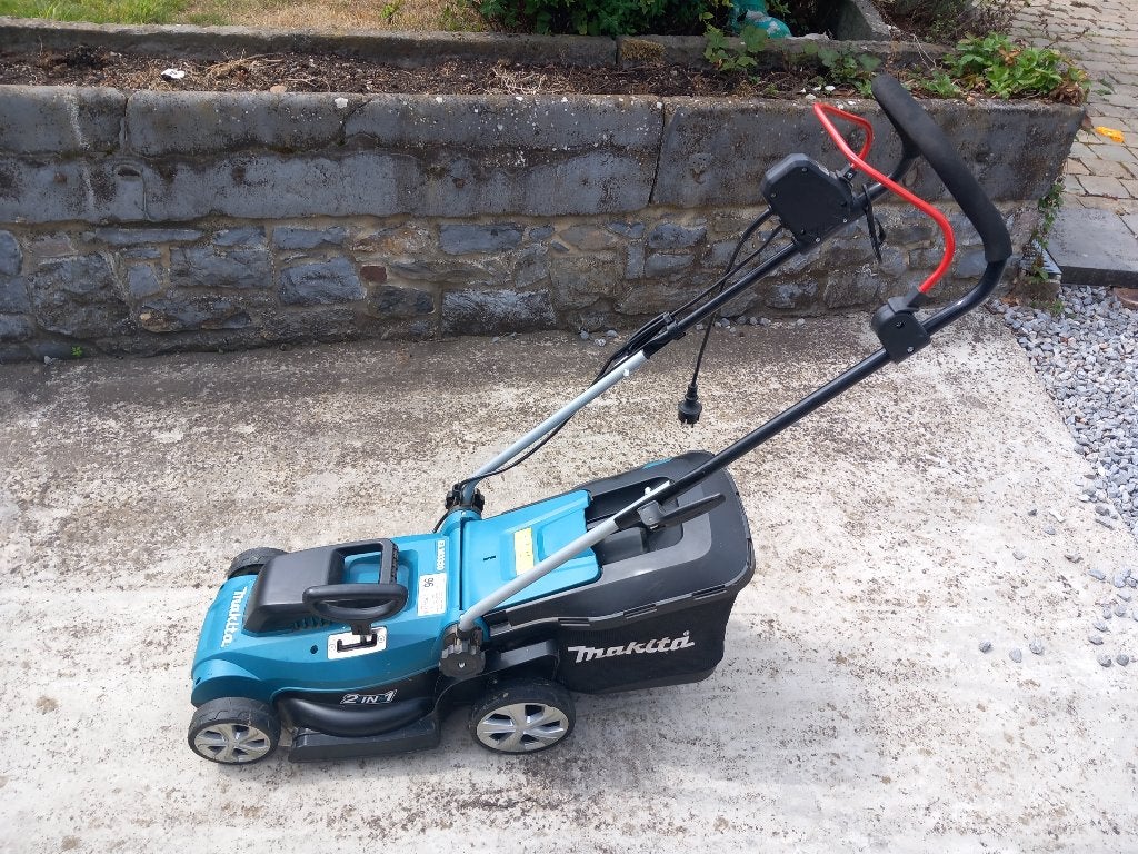 Tondeuse à gazon filaire Makita, Tondeuse rotative, Démarrage électrique, Comme neuf, 30 à 39 cm