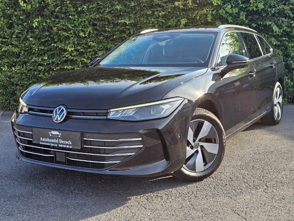 Volkswagen Passat 1.5 essence | ATTELAGE | CAMÉRA 360, Autos, Volkswagen, Achat, Entreprise, Noir, 5 portes