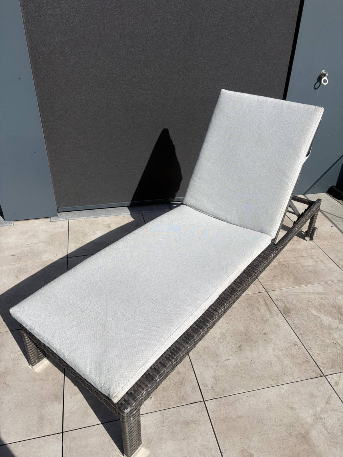 Lounge ligzetel bed met ecru kussen, Tuin en Terras, Ophalen, Gebruikt, Verstelbaar
