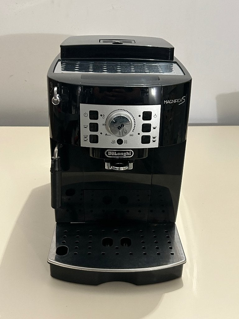Delonghi Magnifica S noir, Réservoir d'eau amovible, Enlèvement ou Envoi, Cafetière, 10 tasses ou plus