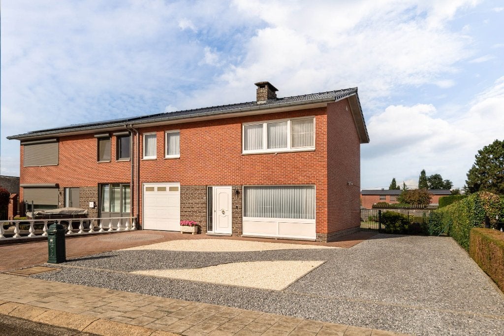 Rustig gelegen woning in Heusden, 149 m², 182 kWh/m²/jaar, 500 tot 1000 m², Hoekwoning