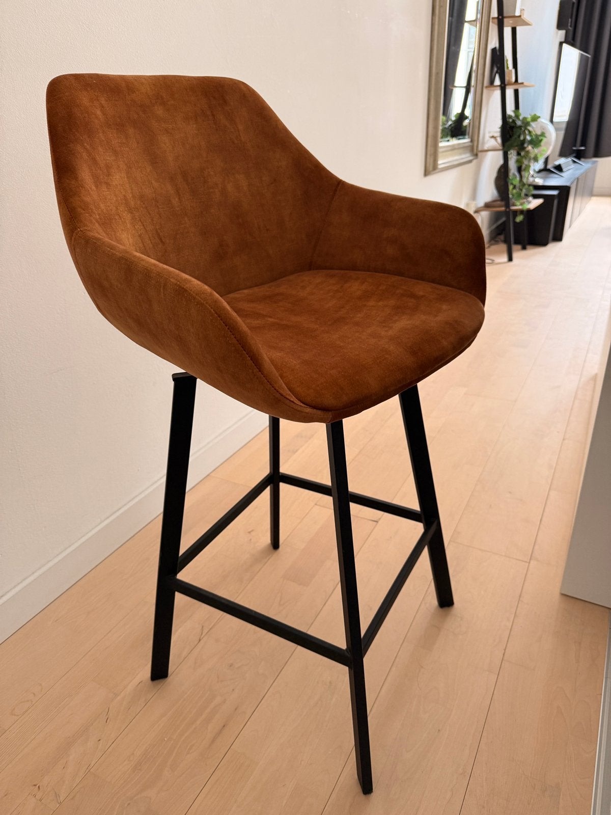 2 x Oker gele barkrukken, Maison & Meubles, Tabourets de bar, 2 tabourets, Enlèvement, Comme neuf, Avec repose-pieds