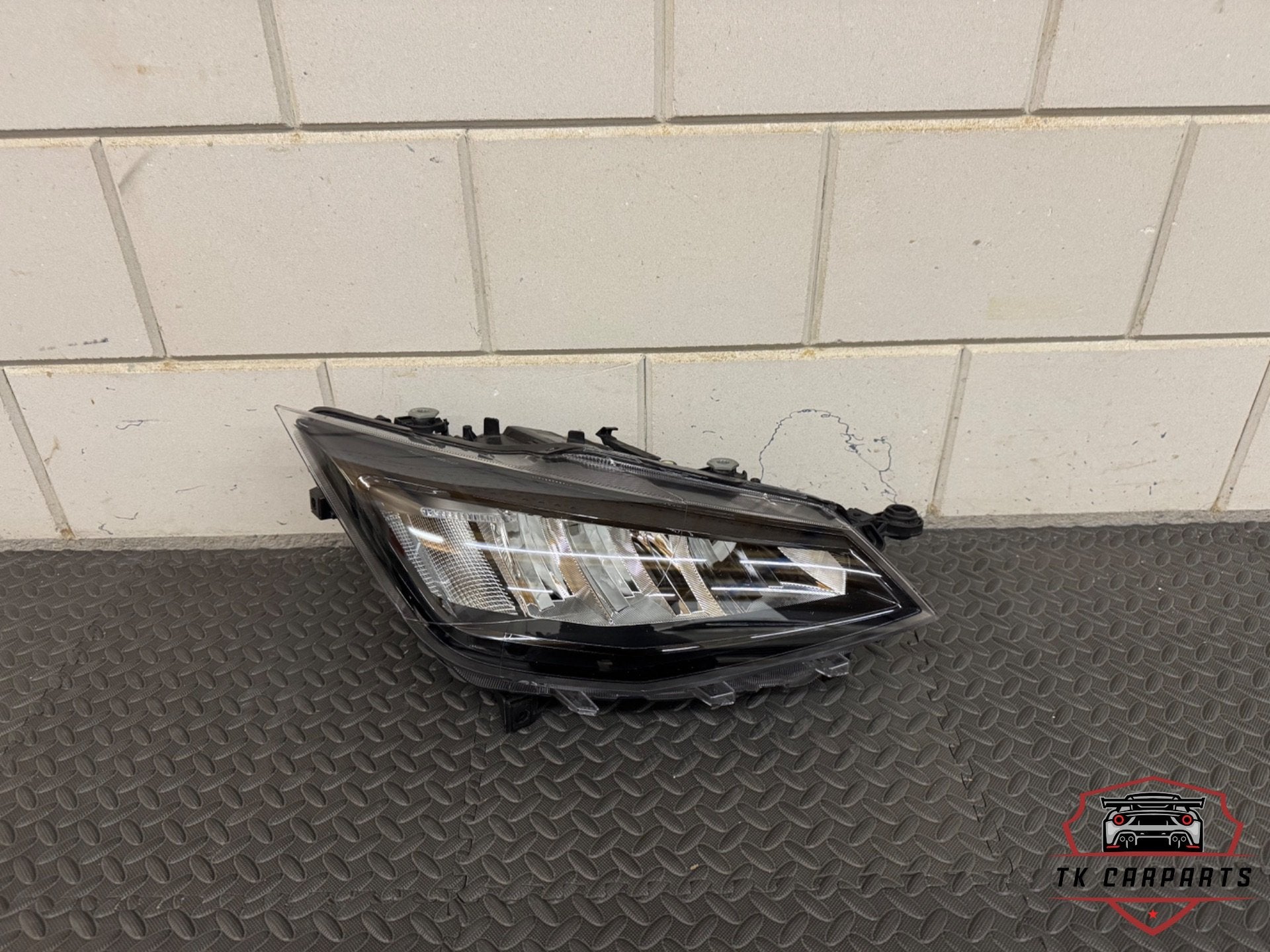 Phares LED R Seat Ibiza 6f / Arona 6f1941006f, Neuf, Autovia A-2, Km 585 585
08760  Martorell, ES, SEAT S.A., Customercare@seat.es