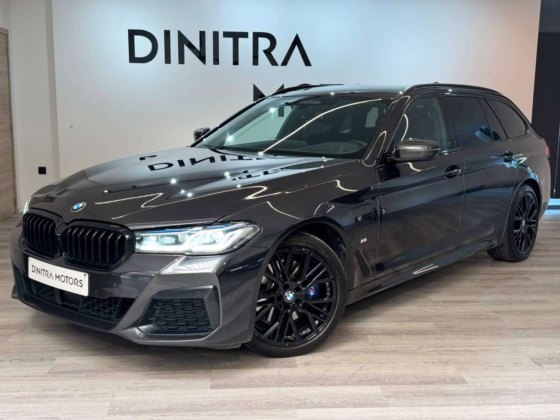BMW 530 Facelift M-Sport - Carplay/Navi/ACC/LED/HUD/Memory/A, Automaat, 4 cilinders, Alcantara, Zwart