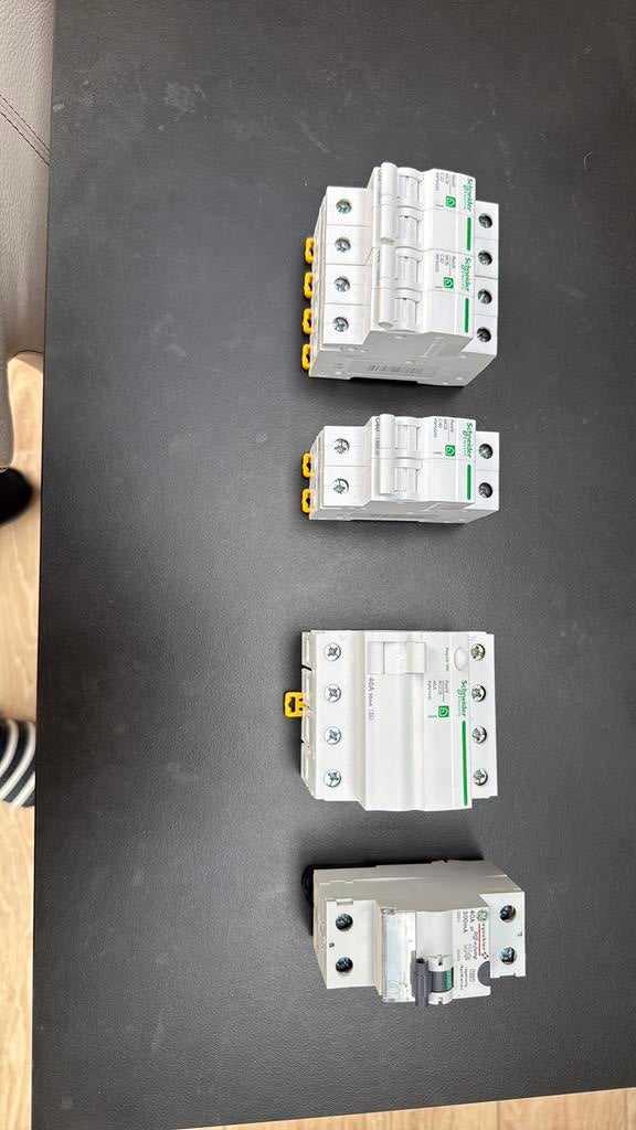 differentieelschakelaar en zekeringen schneider, Doe-het-zelf en Bouw, Ophalen, Nieuw