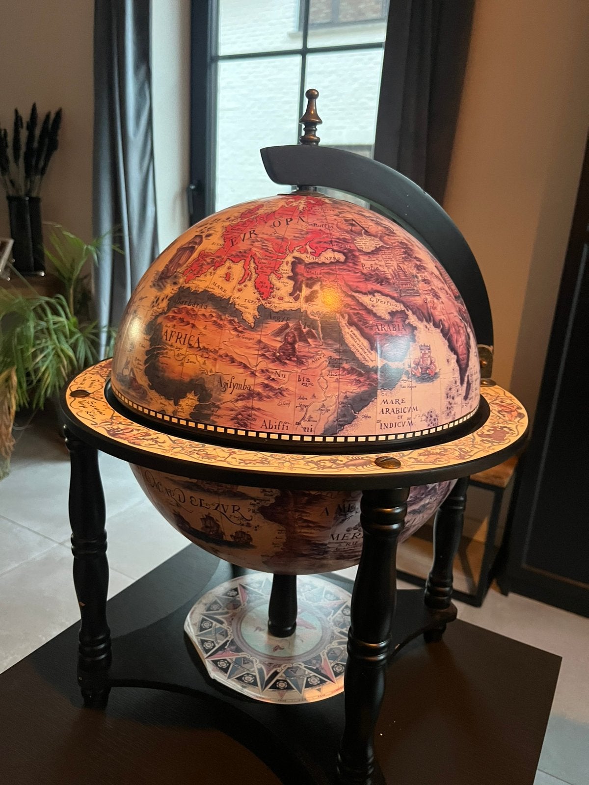 Wereldbol decoratie en bak voor drankjes, Huis en Inrichting, Ophalen, Gebruikt
