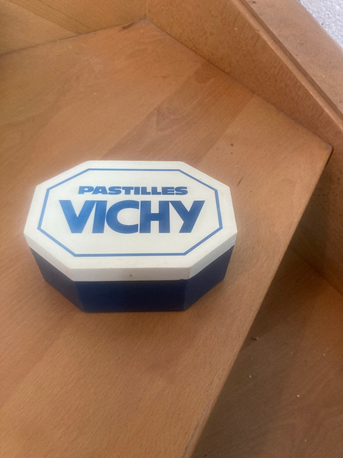 VICHY. doos, Ophalen of Verzenden, Gebruikt