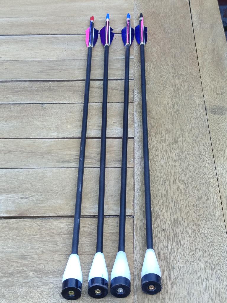 4 black aegle x8 pijlen 80cm lengte, Sport en Fitness, Handboogschieten, Ophalen, Zo goed als nieuw, Pijlen
