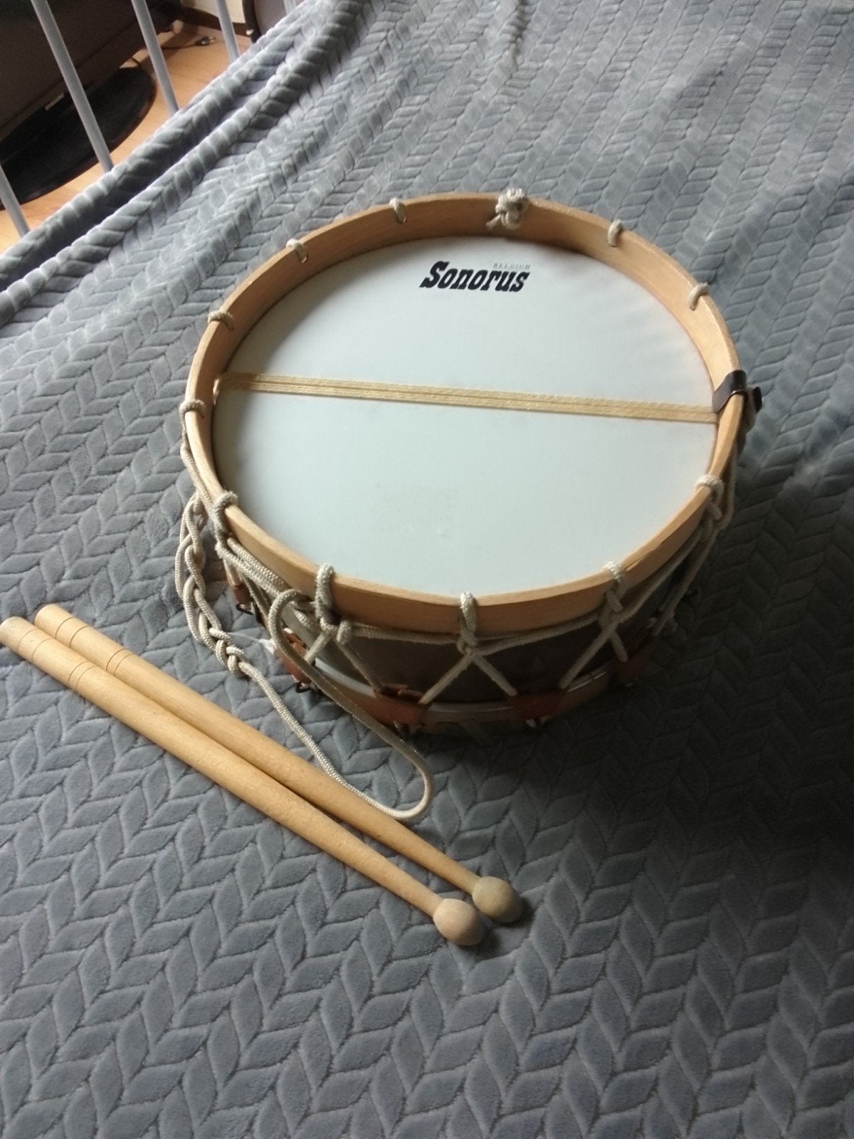 Tambour de Gilles SONORUS 35, 5. +baguettes, Musique & Instruments, Enlèvement, Tambour