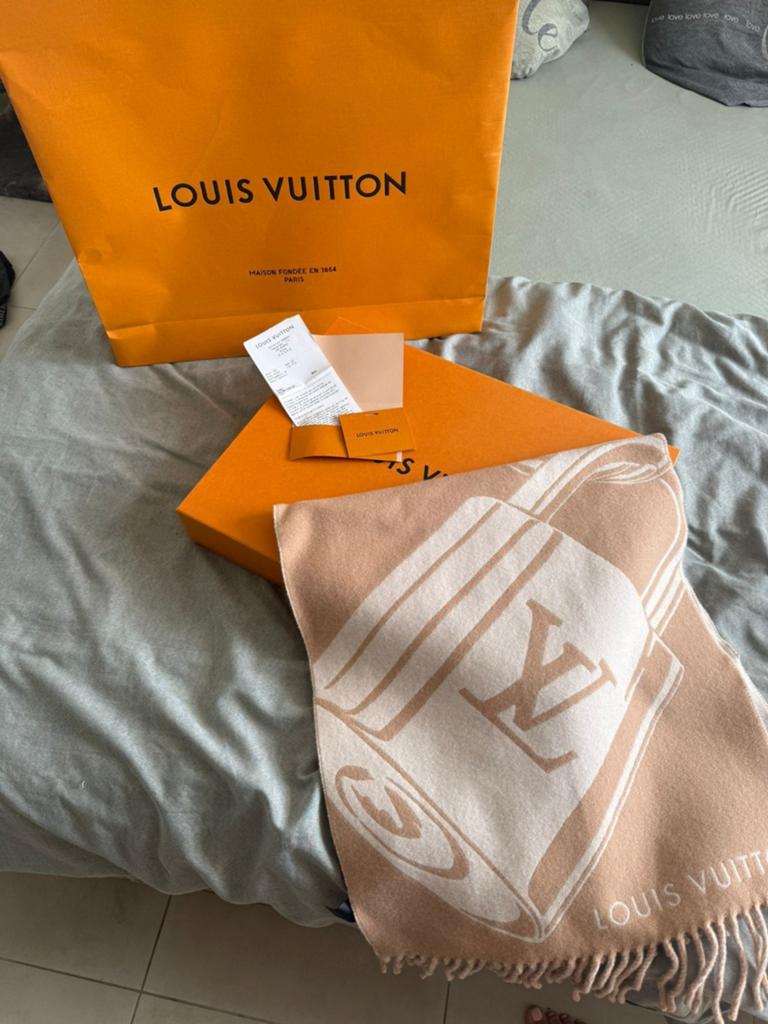 Louis Vuitton Sjaal, Kleding | Dames, Louis vuitton, Ophalen, Nieuw, Sjaal