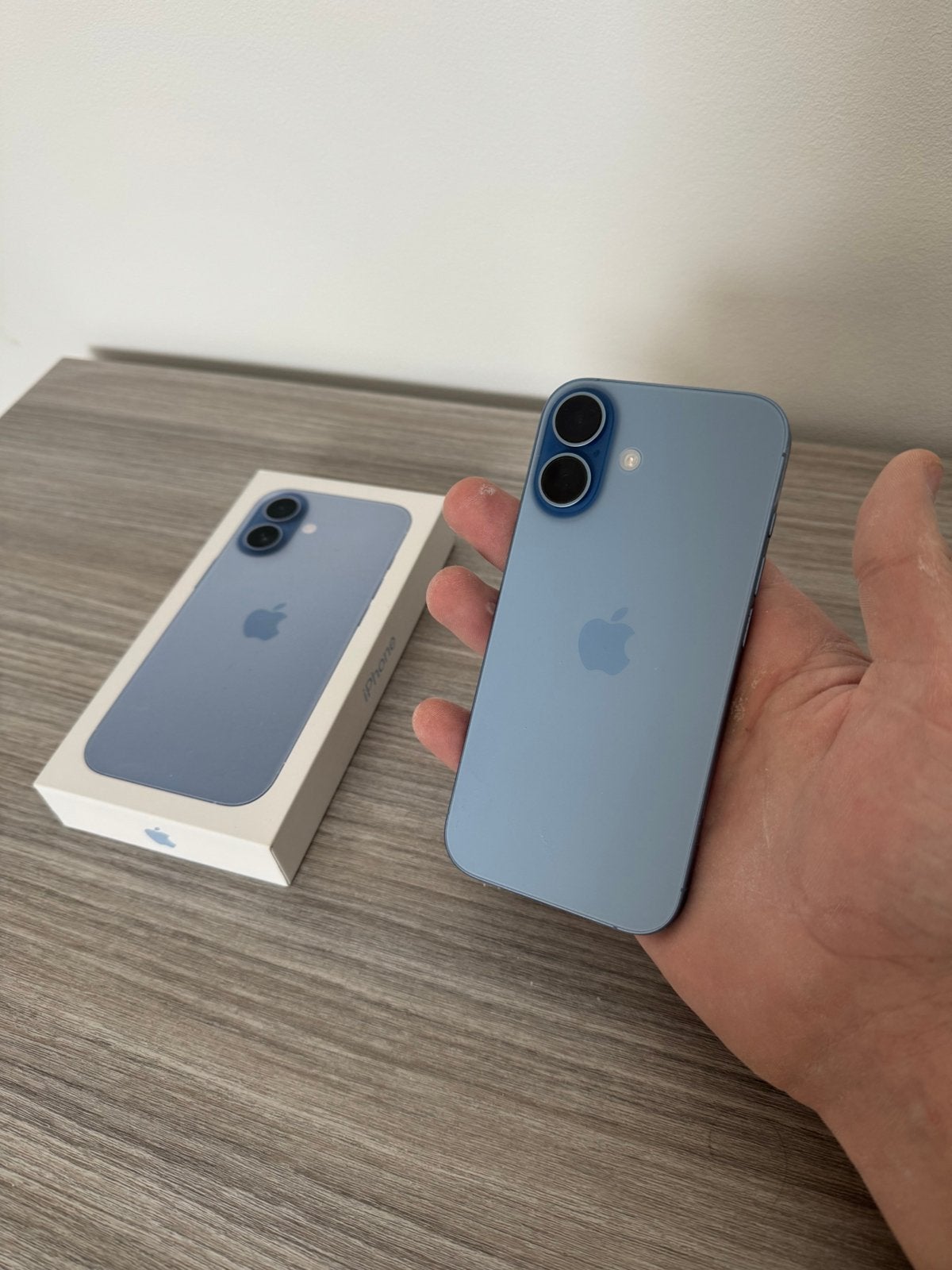 iPhone 17 etat NEUF 256 G ,boîte ,coque,verre.. (echange), Télécoms, Téléphonie mobile | Apple iPhone, Enlèvement ou Envoi, Comme neuf
