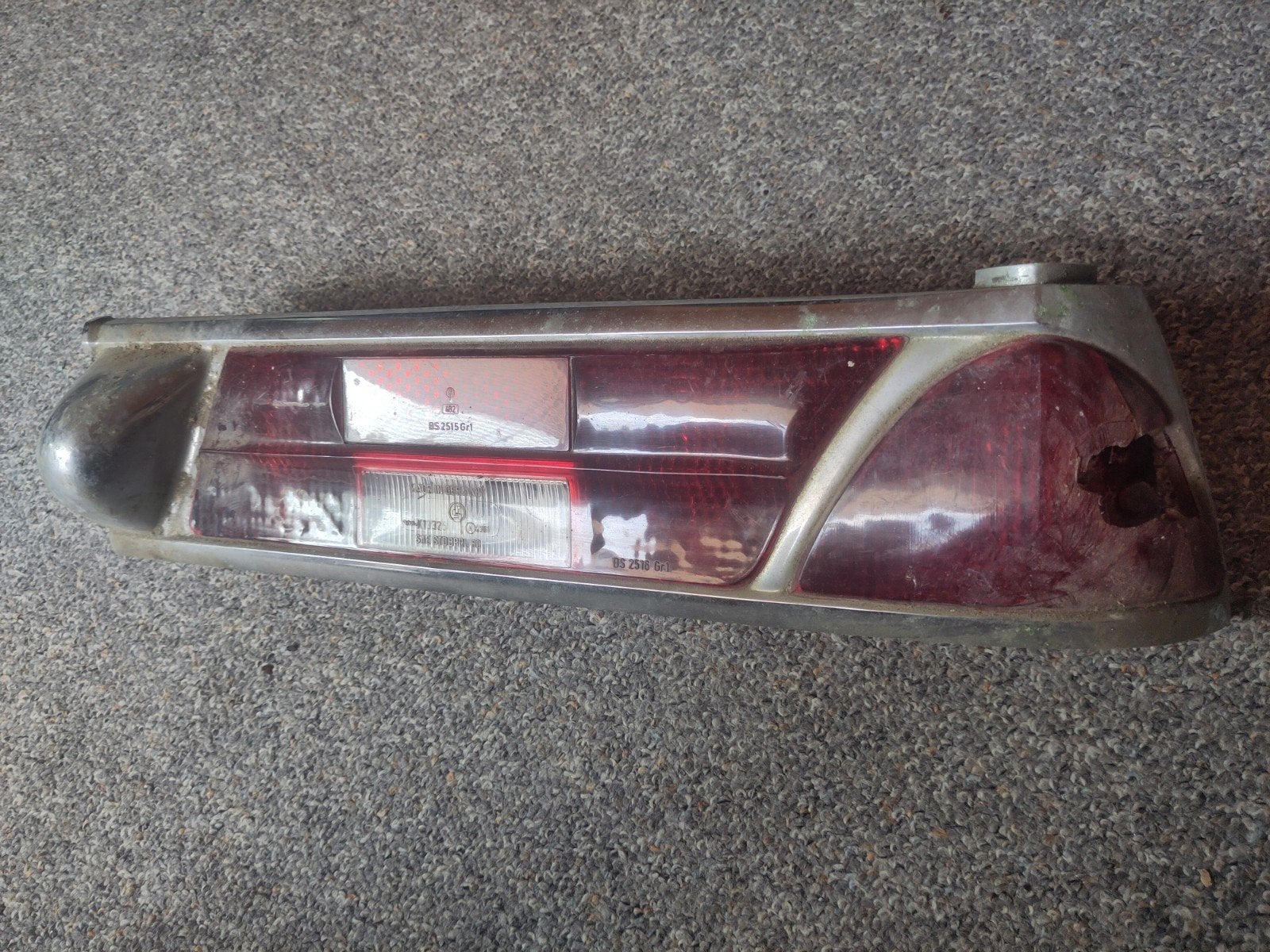 Mercedes W111 W112 rechter achterlichtglas, Ophalen