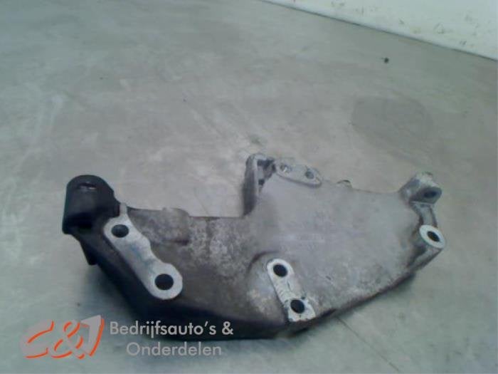 Support moteur d'un Opel Vivaro, -, Opel, 3 mois de garantie, Utilisé
