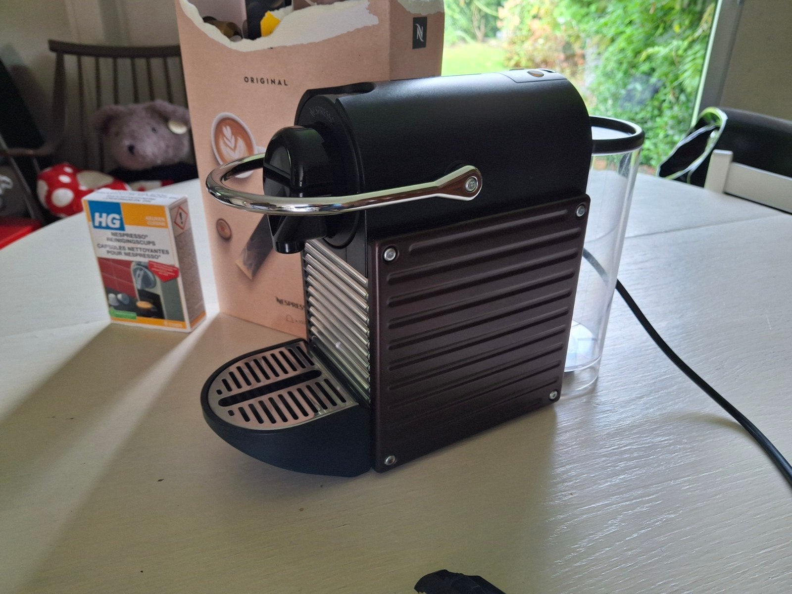 Krups Nespresso Machine met +-60cups en HG reiniger, Ophalen, Gebruikt, Koffiepads en cups, Afneembaar waterreservoir