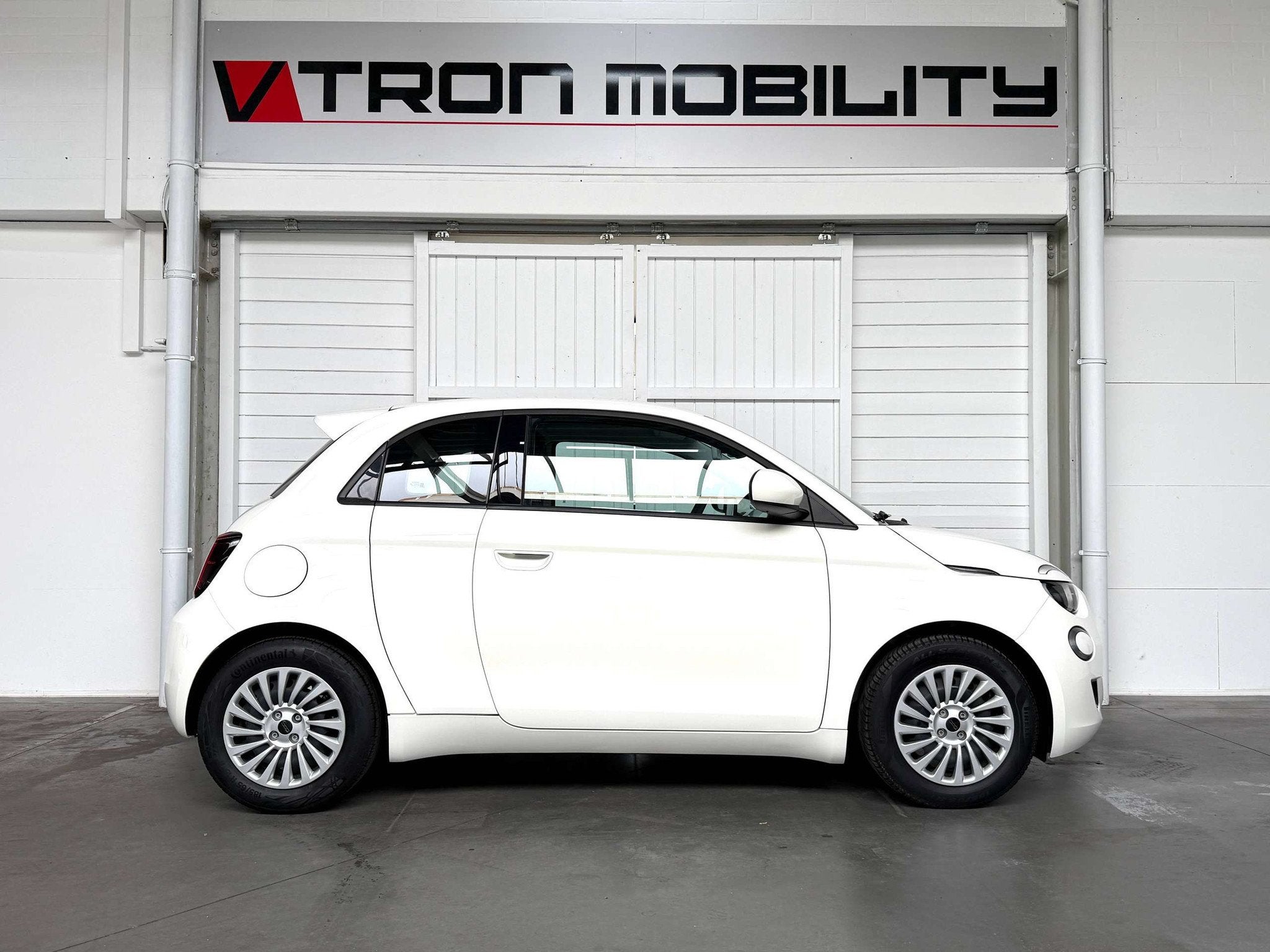 Fiat 500E 3+1 24kWh BAT SoH 93% DAB*NAVI*CARPLAY*CC*LANEASS*, Achat, Entreprise, 1290 kg, Noir