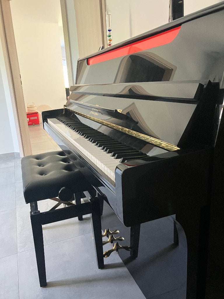 Piano droit, Musique & Instruments, Pianos, Brillant, Comme neuf, Enlèvement, Piano
