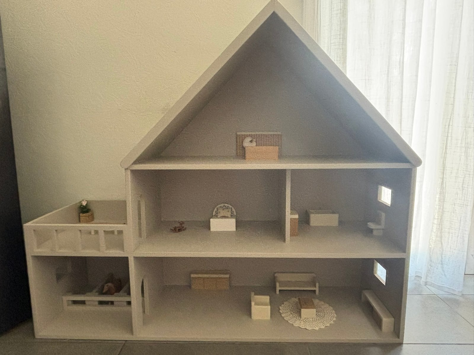 Handgemaakt houten poppenhuis, Ophalen, Zo goed als nieuw, Poppenhuis
