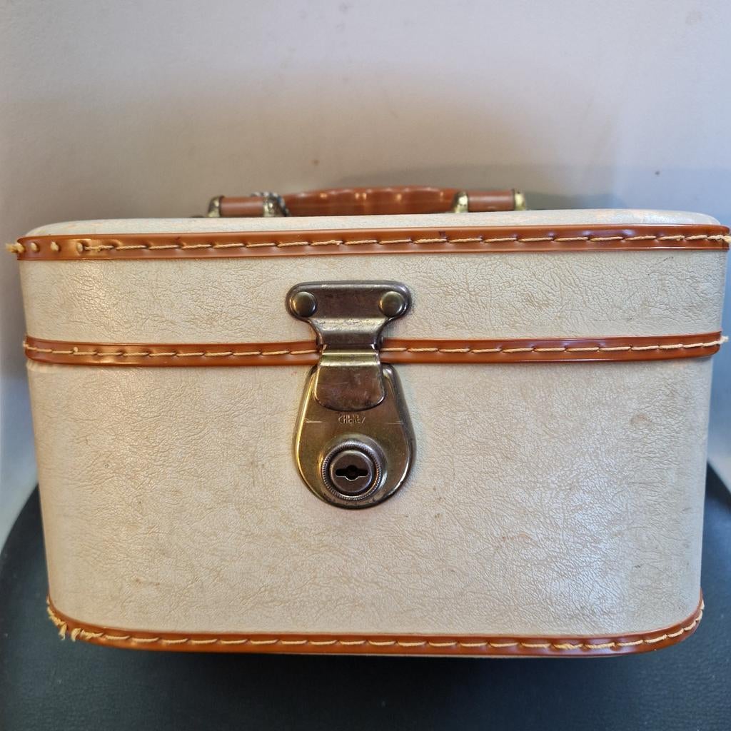 Cheney  beautycase - retro, Enlèvement