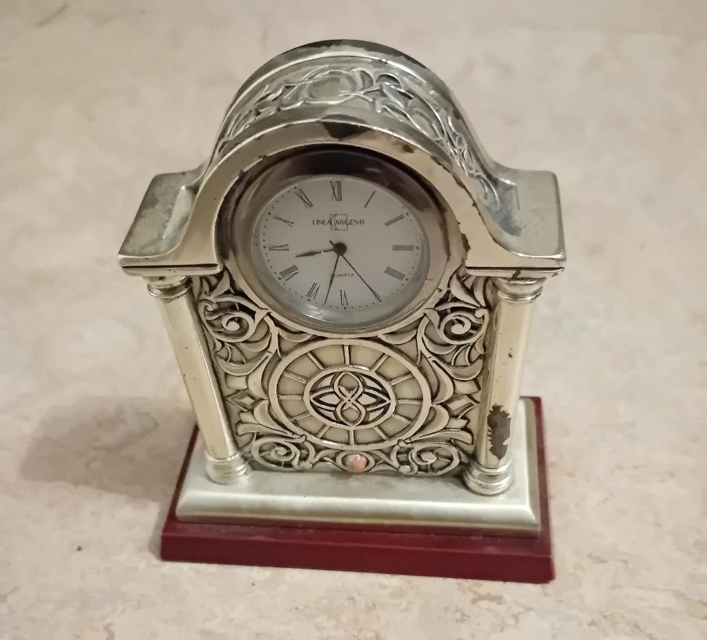 Horloge de bureau linea argenti, Enlèvement