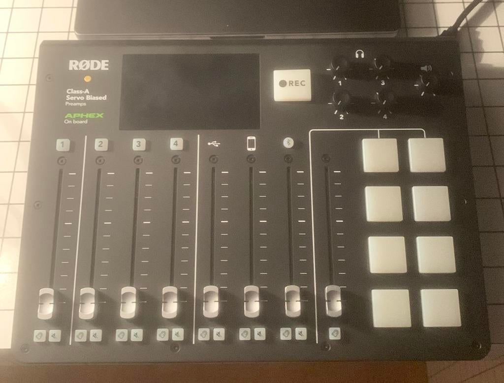 Rodecaster Pro + stofkap – Moet snel weg!, Muziek en Instrumenten, Ophalen, Zo goed als nieuw