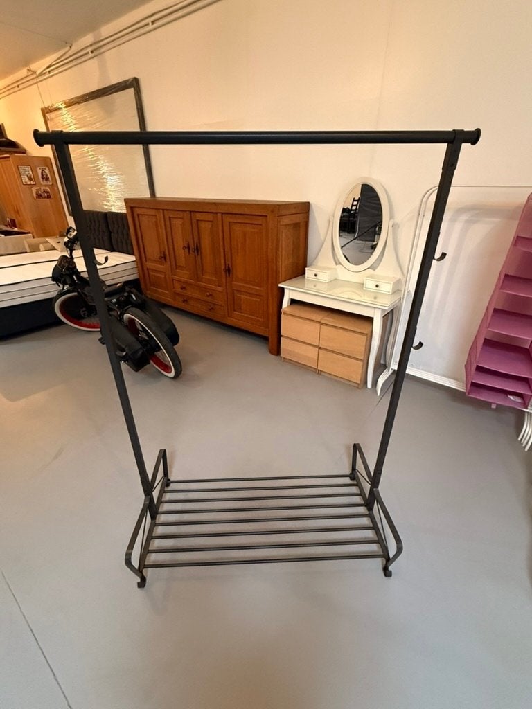 4x Stevig Zwart Metalen Kledingrek met Onderrek, Ophalen, Gebruikt