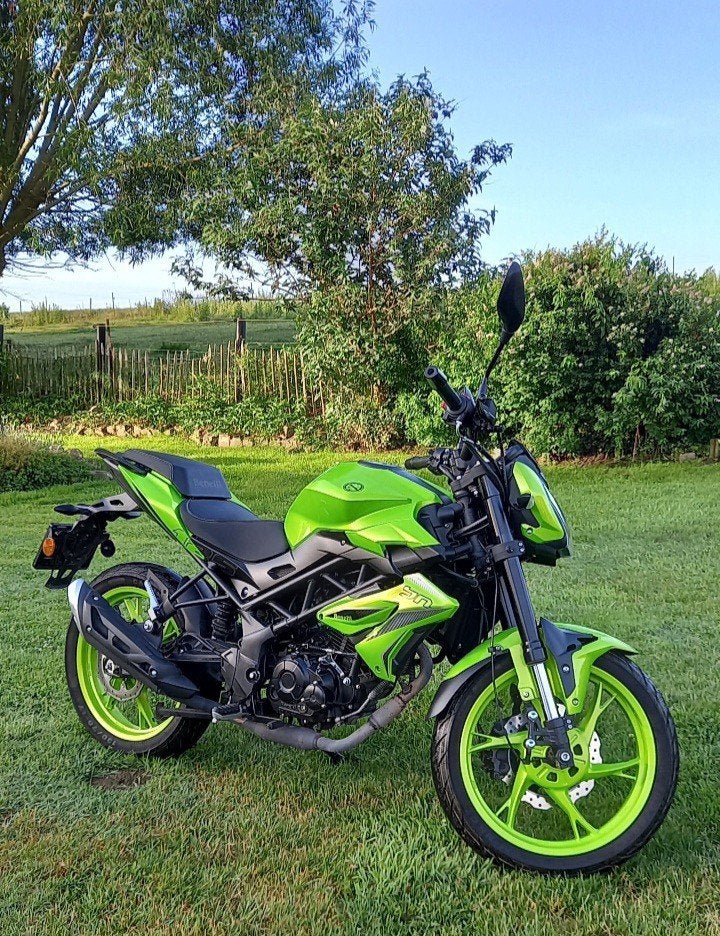 BENELLI BN 125    2024      3600 km, Motos, Enlèvement