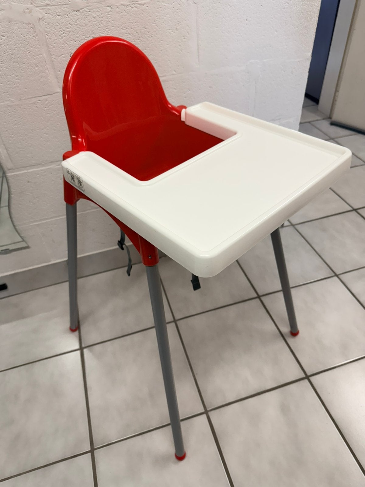 Chaise haute bébé IKEA ANTILOP avec plateau – Très bon état, Enfants & Bébés, Enlèvement, Comme neuf