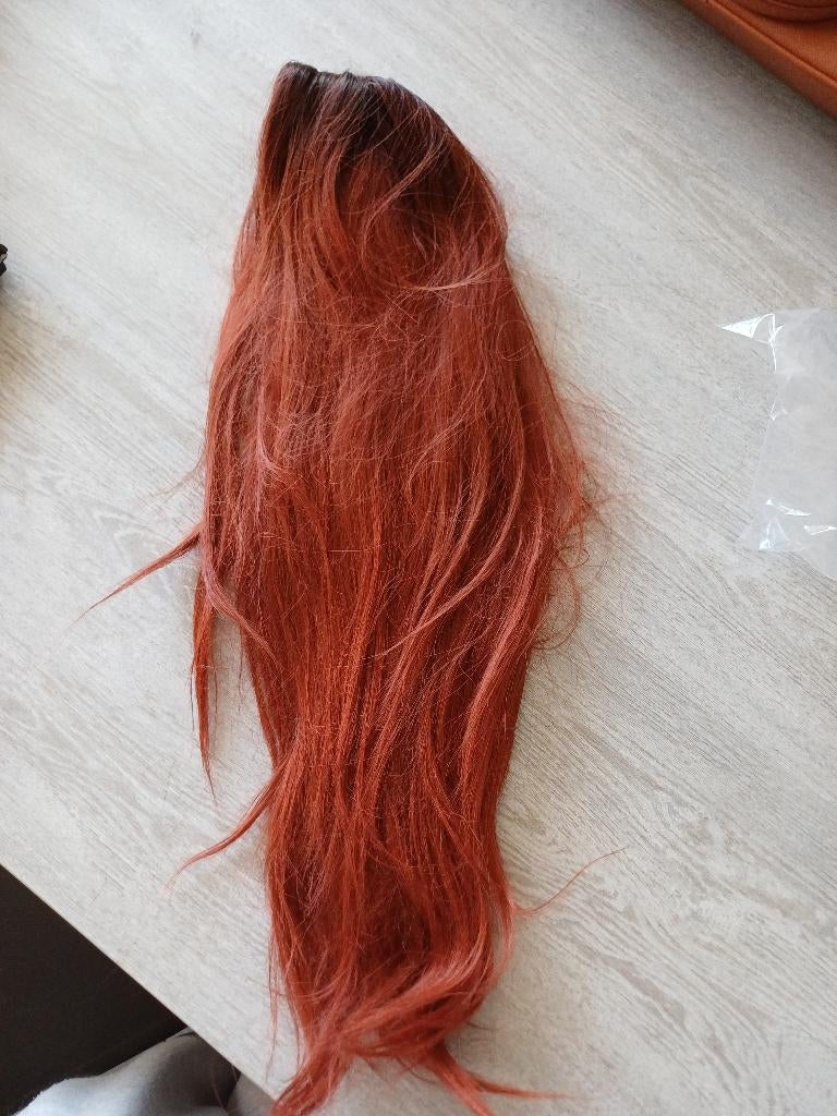 donker rood lang haar pruik, Bijoux, Sacs & Beauté, Beauté | Soins des cheveux, Enlèvement ou Envoi, Comme neuf, Perruque ou Extension de cheveux