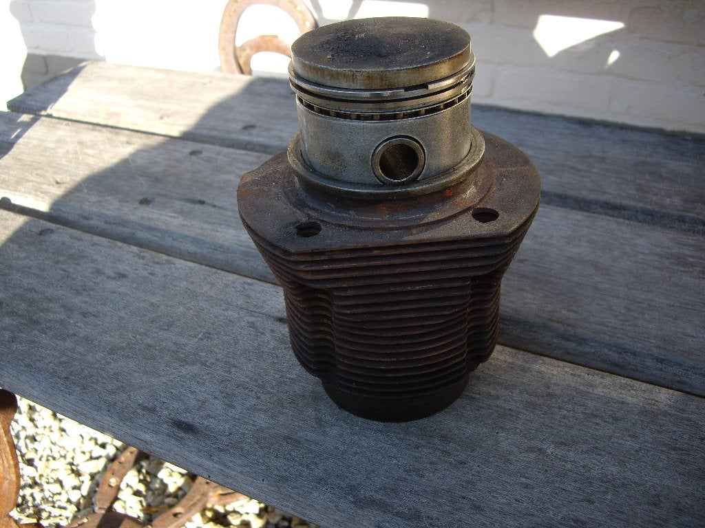 Te koop ; vier goede cilinders en carburator VW kever, Ophalen, Gebruikt, Volkswagen