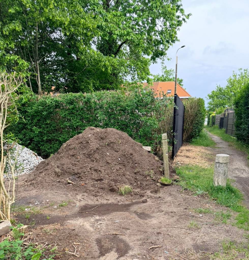 Terrain de jardin gratuit à récupérer — Sint-Niklaas, Enlèvement, Terre pour jardin