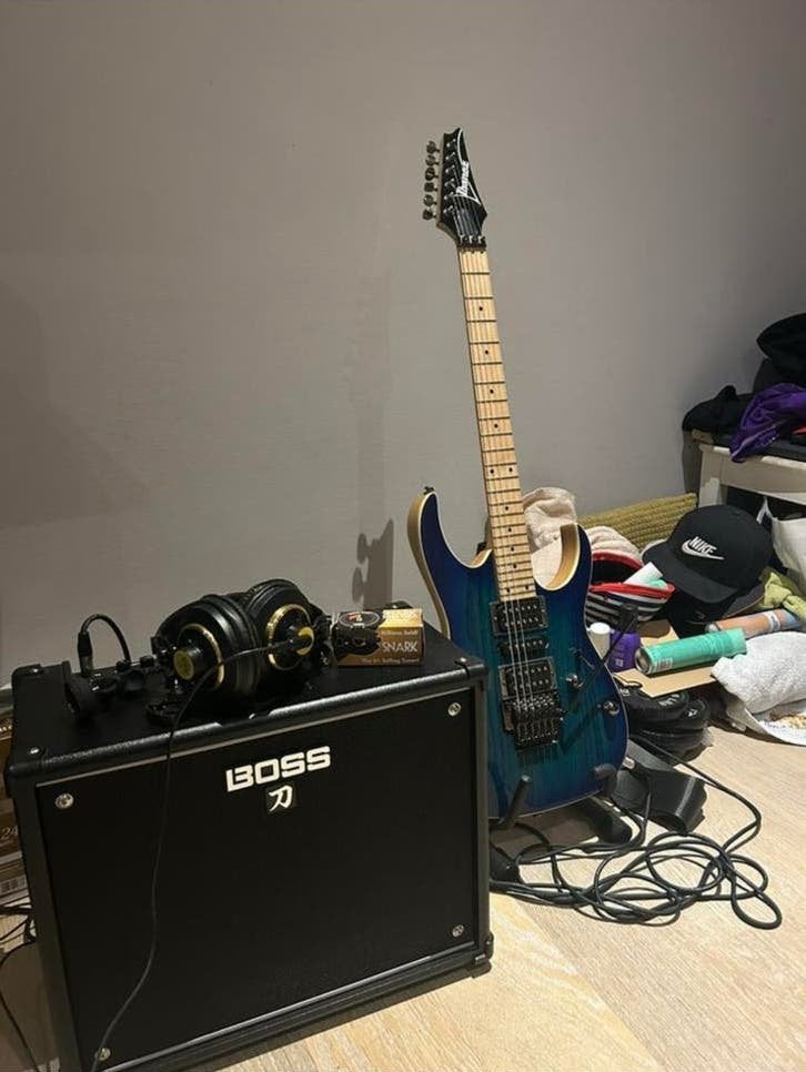 Ibanez blue moon burst + boss mk2 versterker, Musique & Instruments, Amplis | Basse & Guitare, Enlèvement, Comme neuf, Guitare