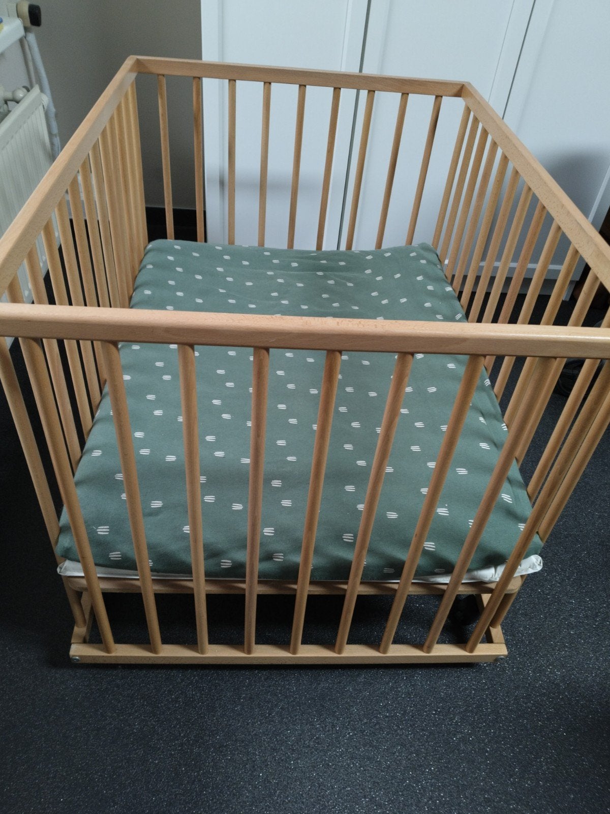 Babypark met dubbele matras en hoeslaken, Enlèvement, Comme neuf, Rectangulaire, Roulettes