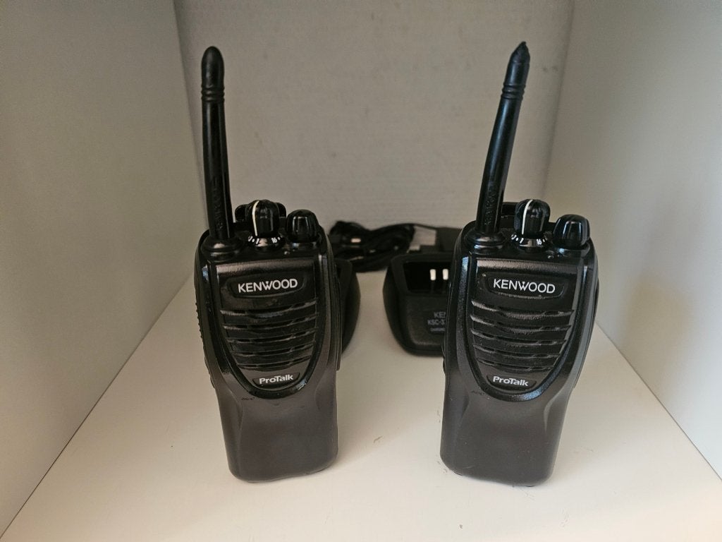 Kenwood Protalk TK 3301 complet, Télécoms, Talkie-walkie ou Walkie-talkie, Avec clip de ceinture, Comme neuf, Enlèvement
