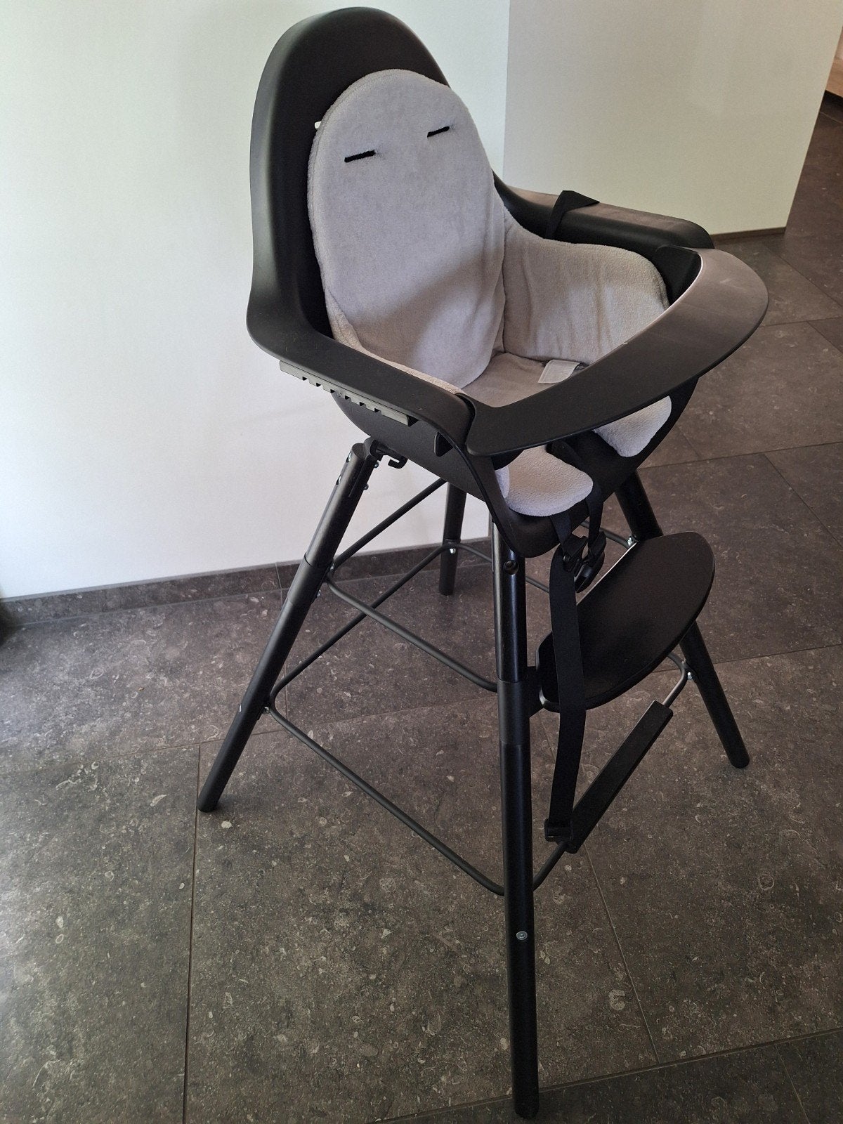 Zwarte kinderstoel, Ophalen